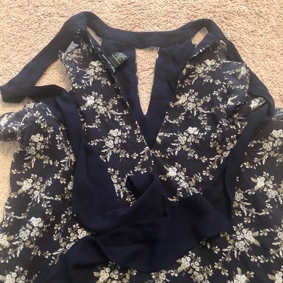 💐 Miss Chievous Sleeveless Blouse Size M 💐 - Picture 7 of 8